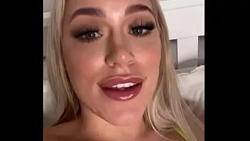 play La fanática rubia de la ciudad es una tiktok thot con el coño mojado y puede correrse a chorros