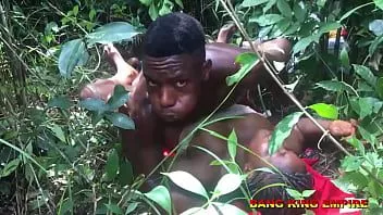 play Eu dei à minha madrasta um sexo pesado na floresta africana porque meu pai não consegue lidar com ela muito bem