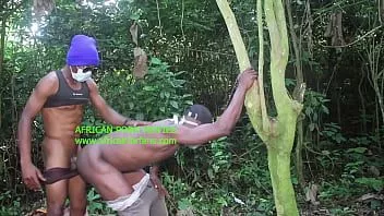 play Una scopata caldissima all'aria aperta sotto il bosco durante un incontro tra due turisti etero che si mandano a vicenda sull'erba soffice. pieno di orgasmo e divertimento abbondano. su xvideos rosso