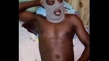 play Sento che è solo, ecco perché voglio masturbarmi