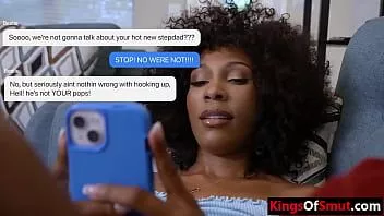 Reproduzir Ebony enteada pegou padrasto se masturbando
