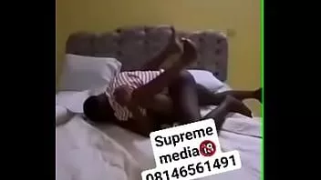 Reproducir Mi prima y yo nos follamos todos los días cuando estamos solos en casa
