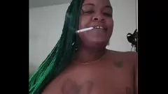 Reproduzir Deusa do fetiche de ébano - BBW Dominatrix com bunda grande e cigarro