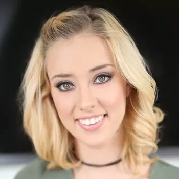 ポルノスター Haley Reed