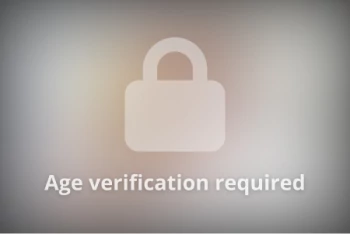 色情明星 Raven Swallows